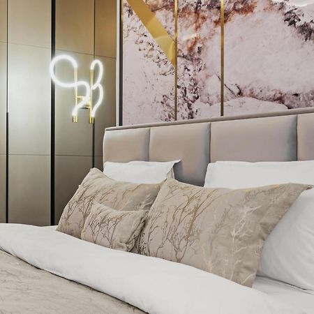 Central Two Rooms Apartment The Paradise Of Lights Bucharest Luaran gambar