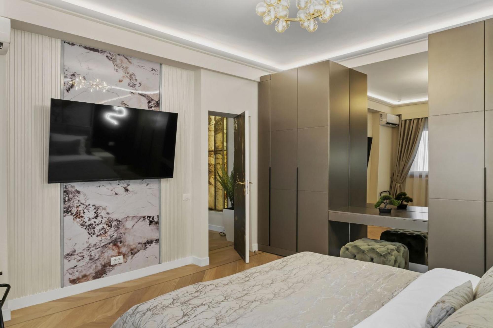 Central Two Rooms Apartment The Paradise Of Lights Bucharest Luaran gambar