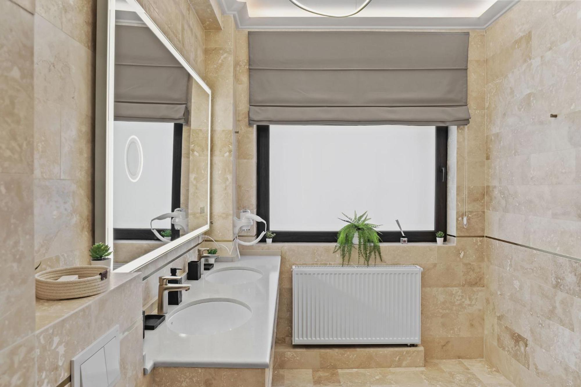 Central Two Rooms Apartment The Paradise Of Lights Bucharest Luaran gambar