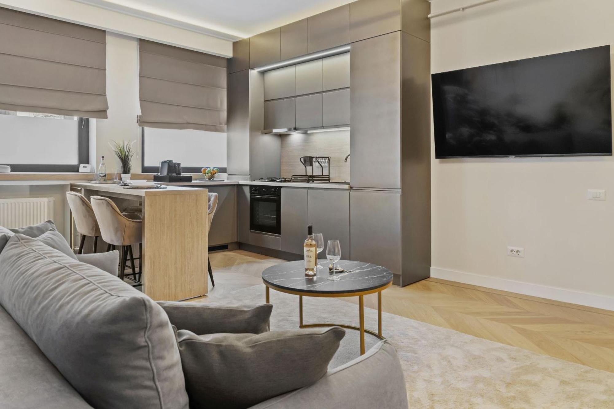 Central Two Rooms Apartment The Paradise Of Lights Bucharest Luaran gambar